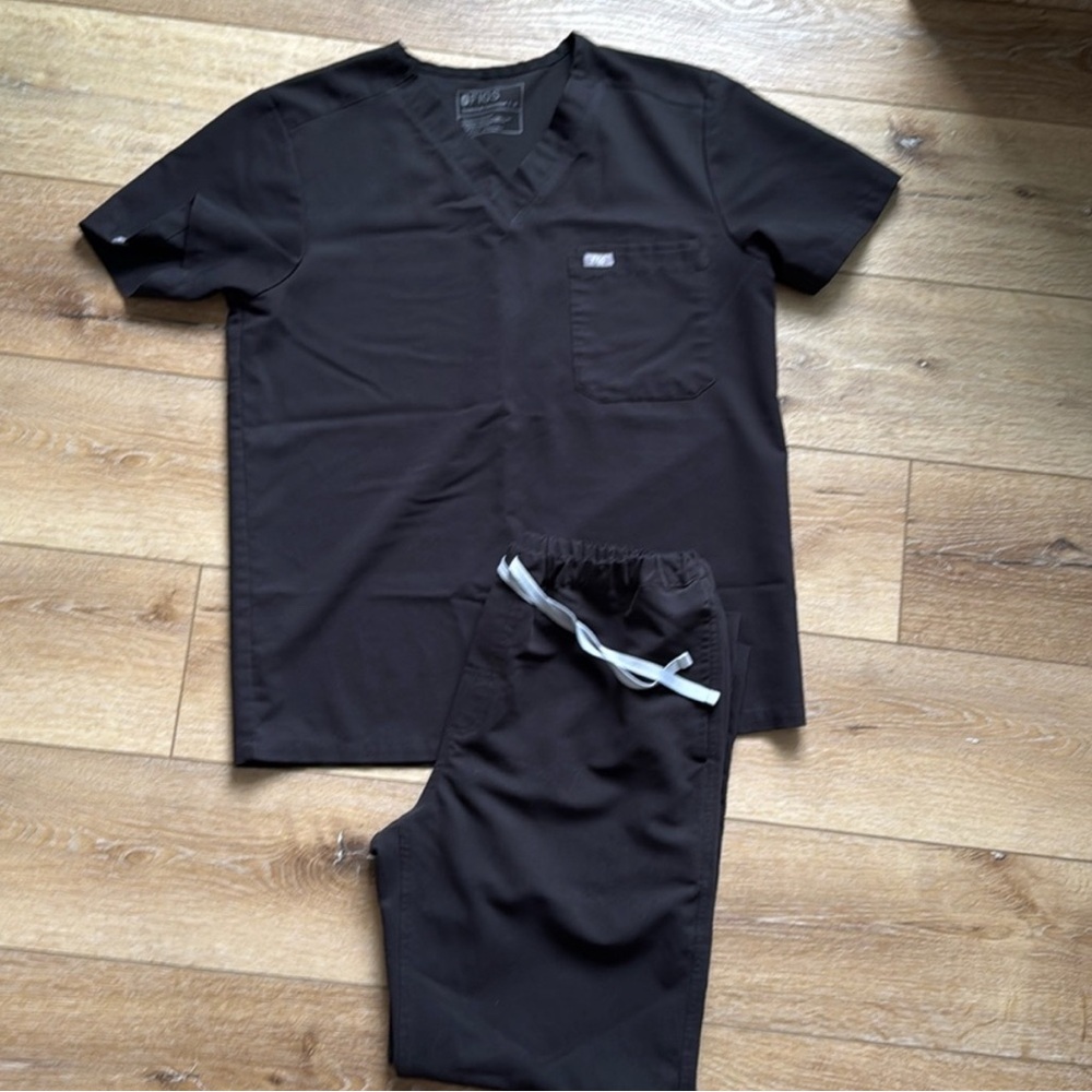 Men’s scrubs bundle